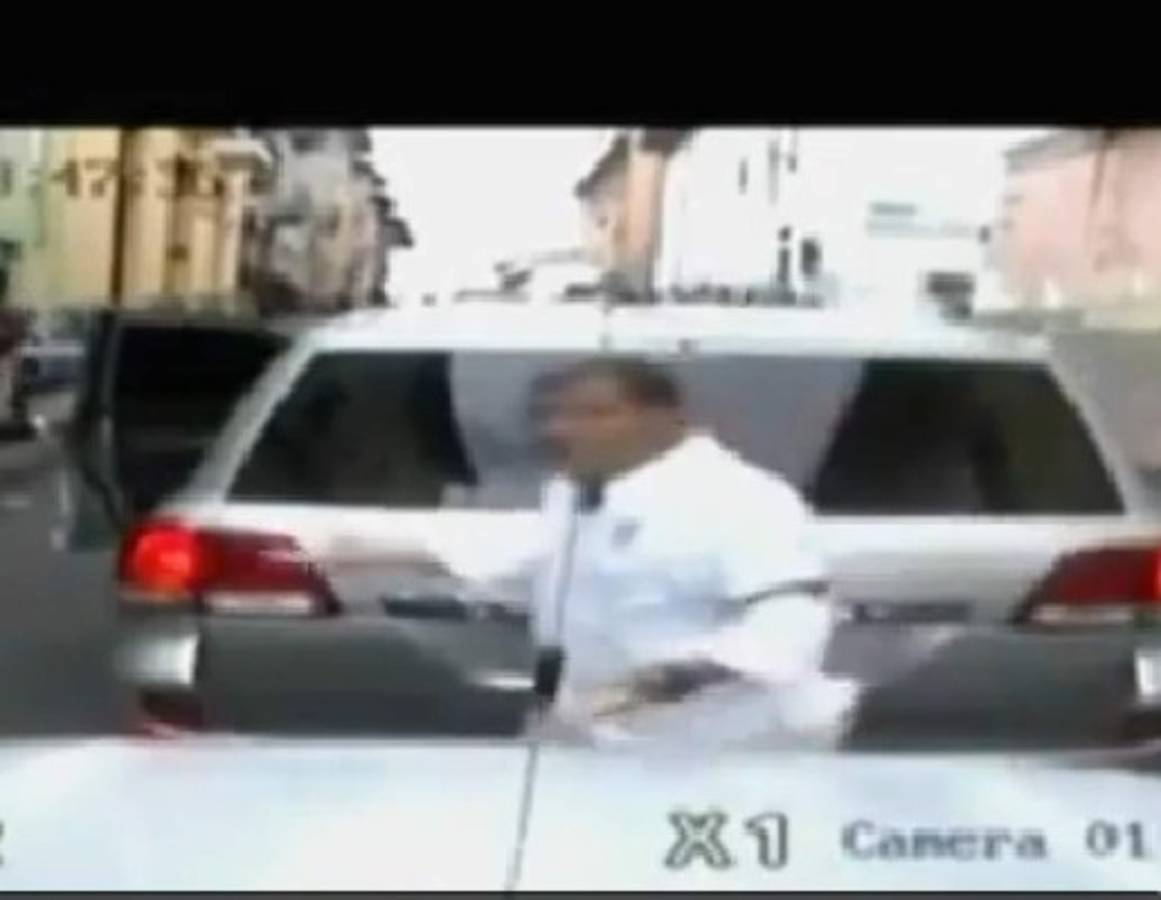 Detienen a joven que hizo 'gestos groseros' a caravana de Correa