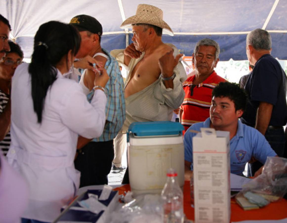 Salud llama a hondureños a acudir a jornada de vacunación contra AH1N1