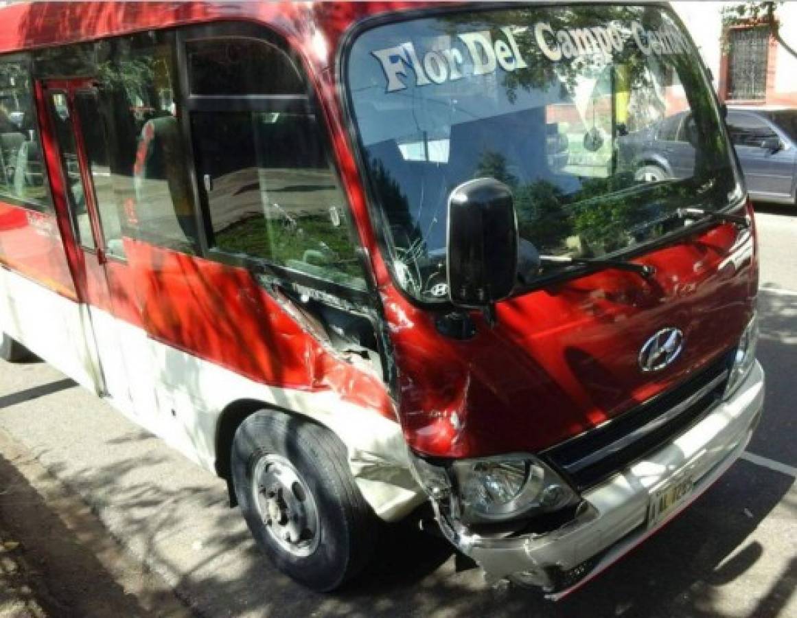 Colisión de buses deja tres personas lesionadas en Comayagüela
