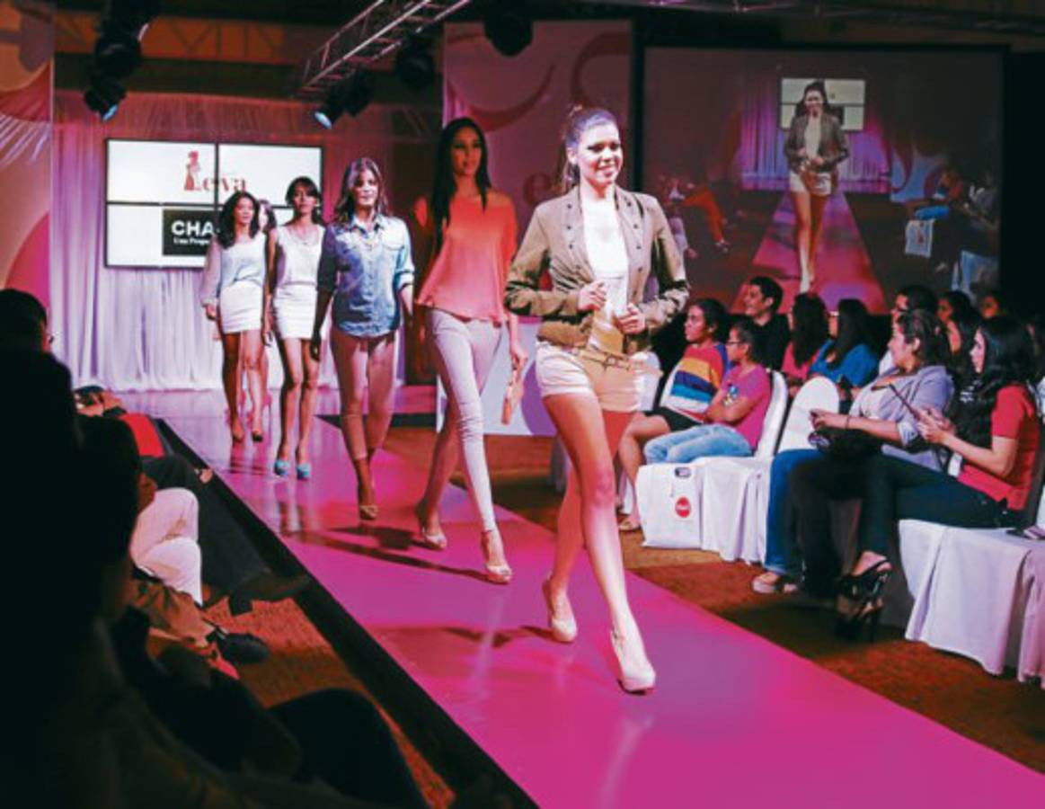 Navega por el interesante mundo cibernético de la moda y la belleza