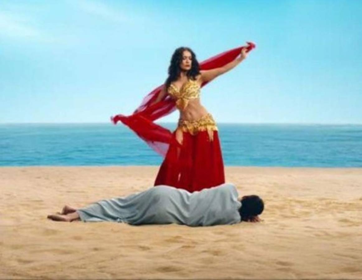 Salma Hayek hace un sensual el ‘baile del vientre’ y encanta a sus seguidores