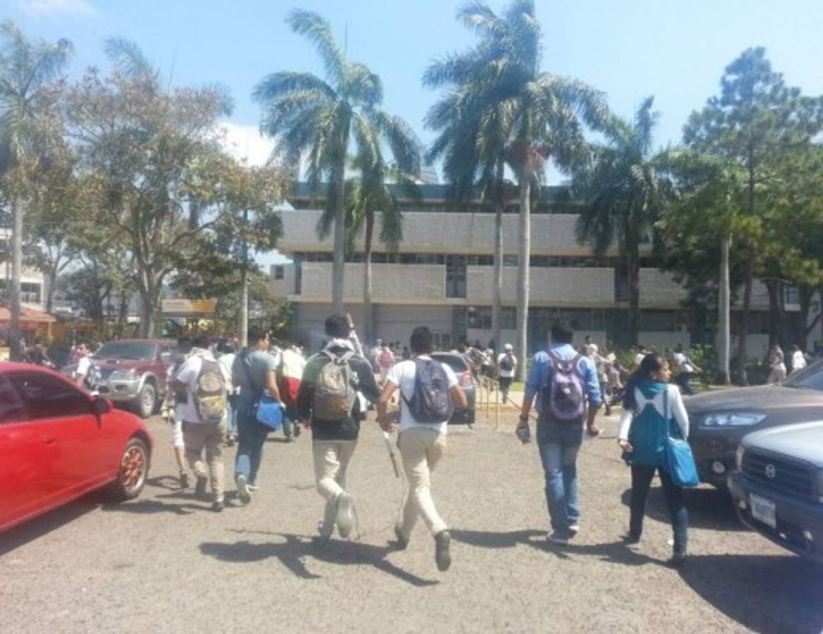 Honduras: Alumnos de secundaria realizan protesta en la UNAH