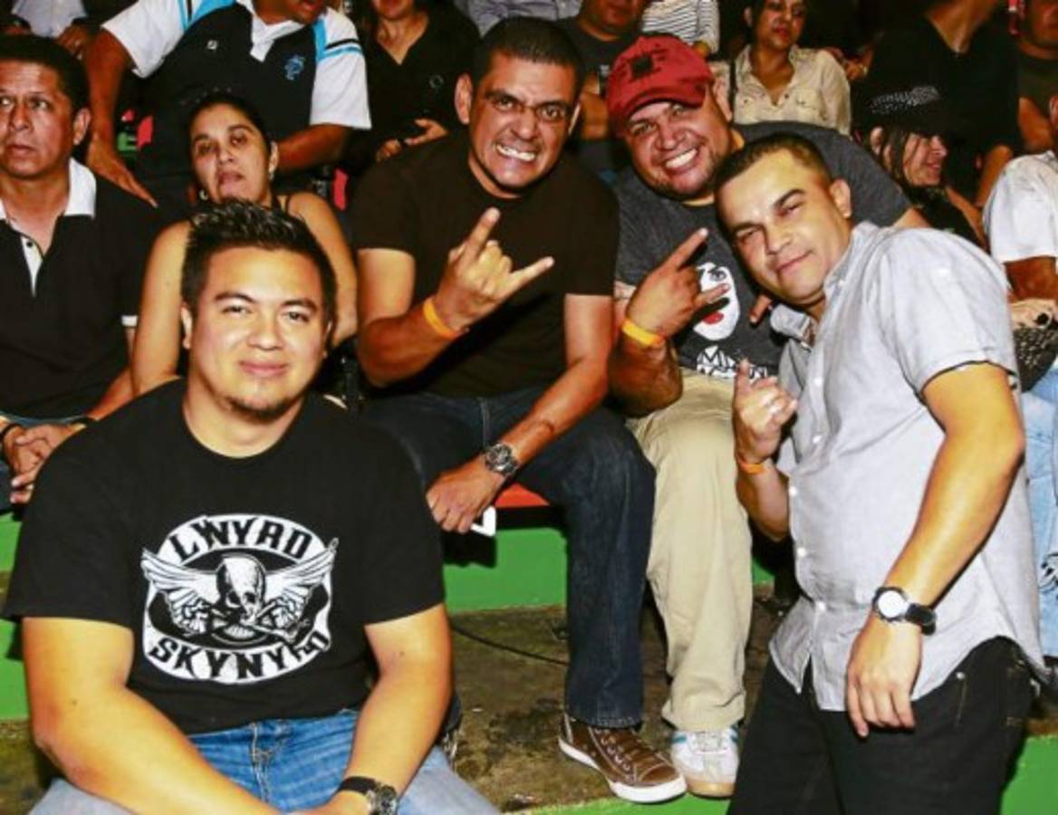 Fiesta de rock viven catrachos con Enanitos Verdes