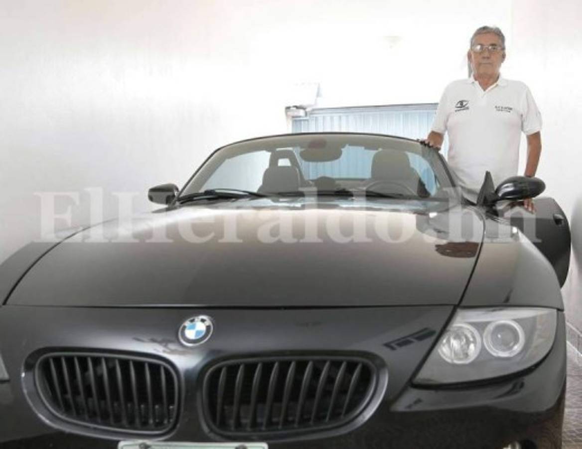 Una mirada, una pose y un fondo que revelan el estilo de Kilvet, foto: Alejandro Amador / EL HERALDO.