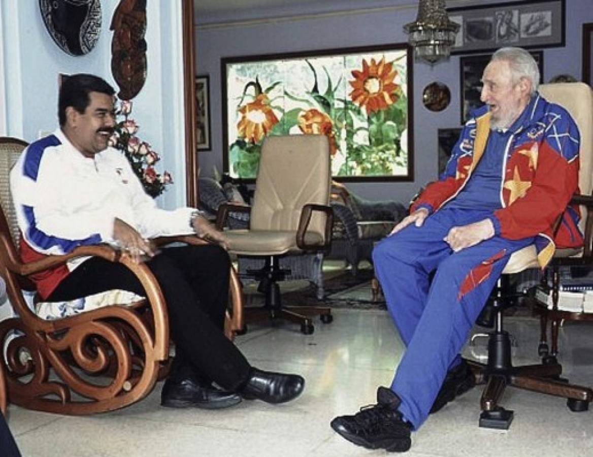 Castro felicita a Maduro por seguir 'épica lucha' de Chávez