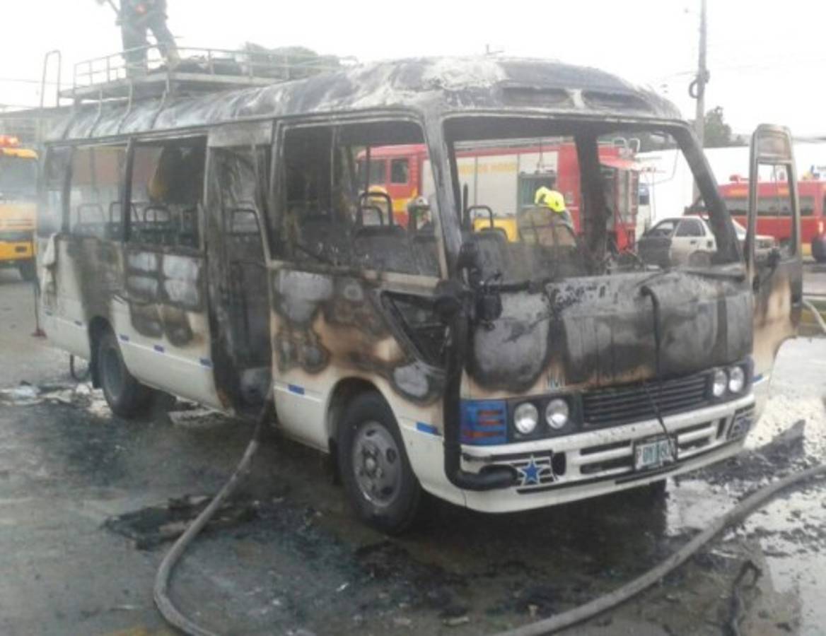 Queman unidad de transporte en San Pedro Sula