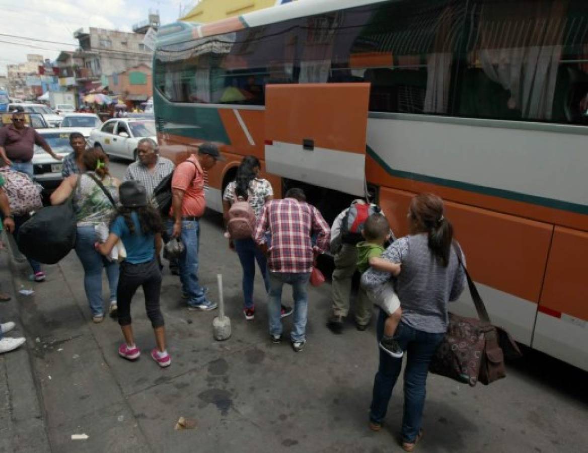 Más de 30 mil personas diarias saldrán desde terminales de buses de la capital de Honduras