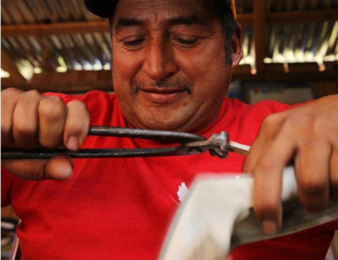 Zapatero en silla de ruedas: 'No me regale dinero, mejor deme trabajo”