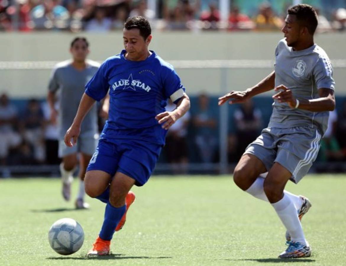 Hasta en las burocráticas de Tegucigalpa juegan con uniformes propios