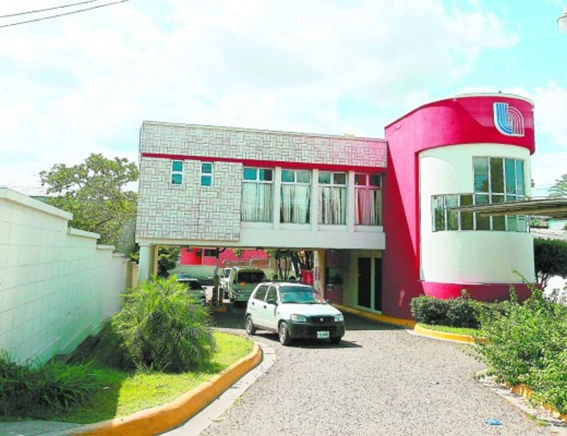 FR Fachada de Banco Atlantida 20 Agost 2013