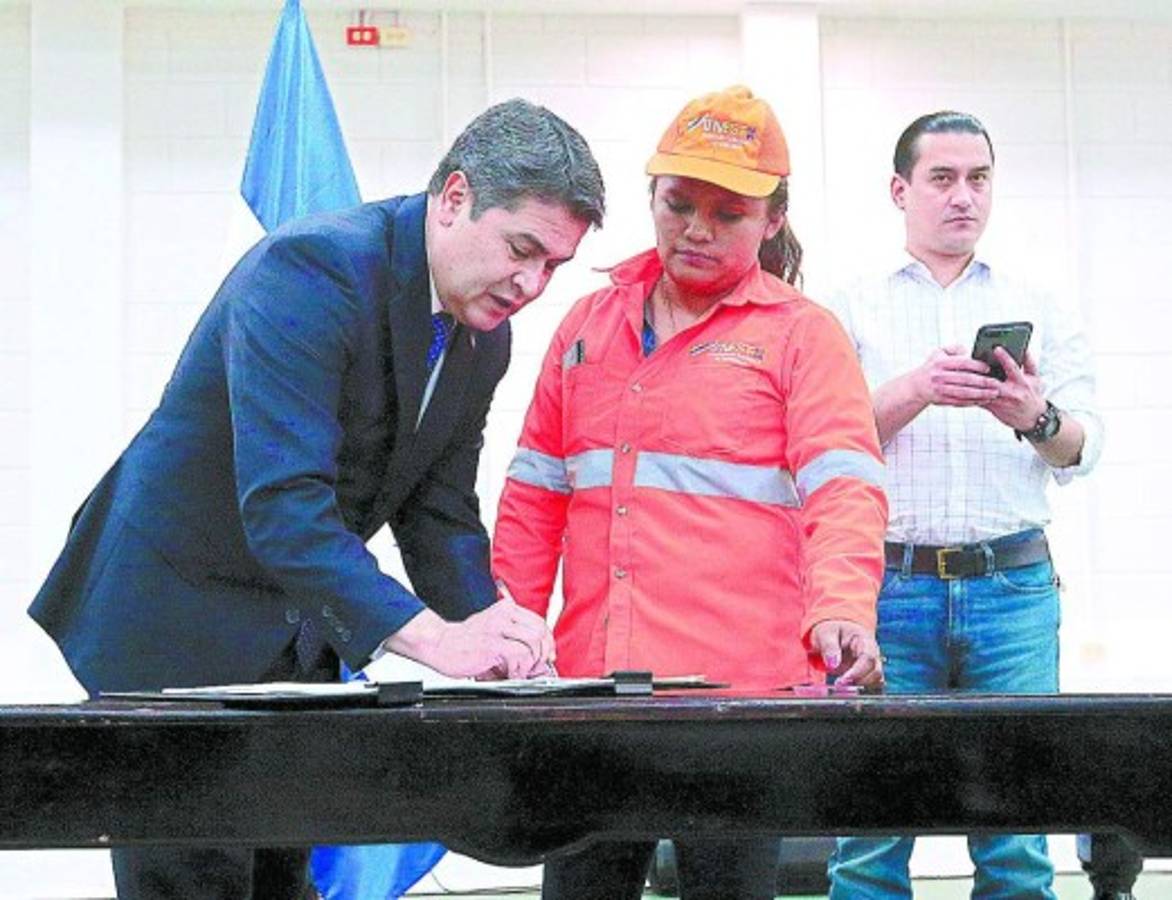 Unos 10,000 millones de lempiras están asegurados para carreteras