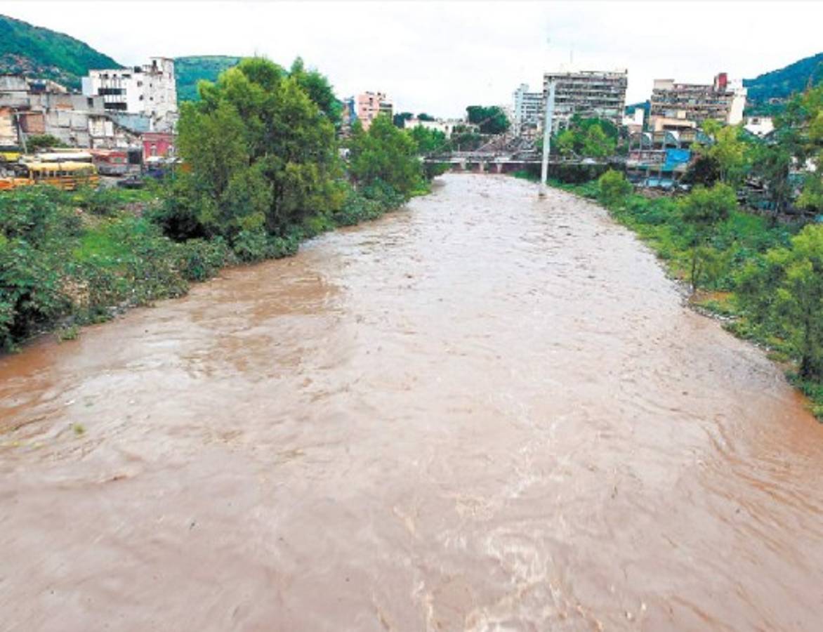Bajo alerta la capital de Honduras por amenaza de deslizamientos