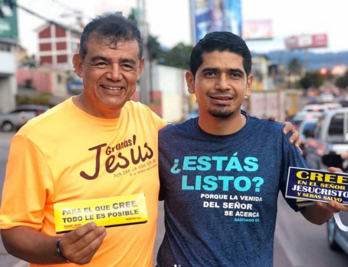 A pesar de su agenda apretada, Carlos Castellanos siempre busca asistir a su iglesia y compartir la palabra de Dios.
