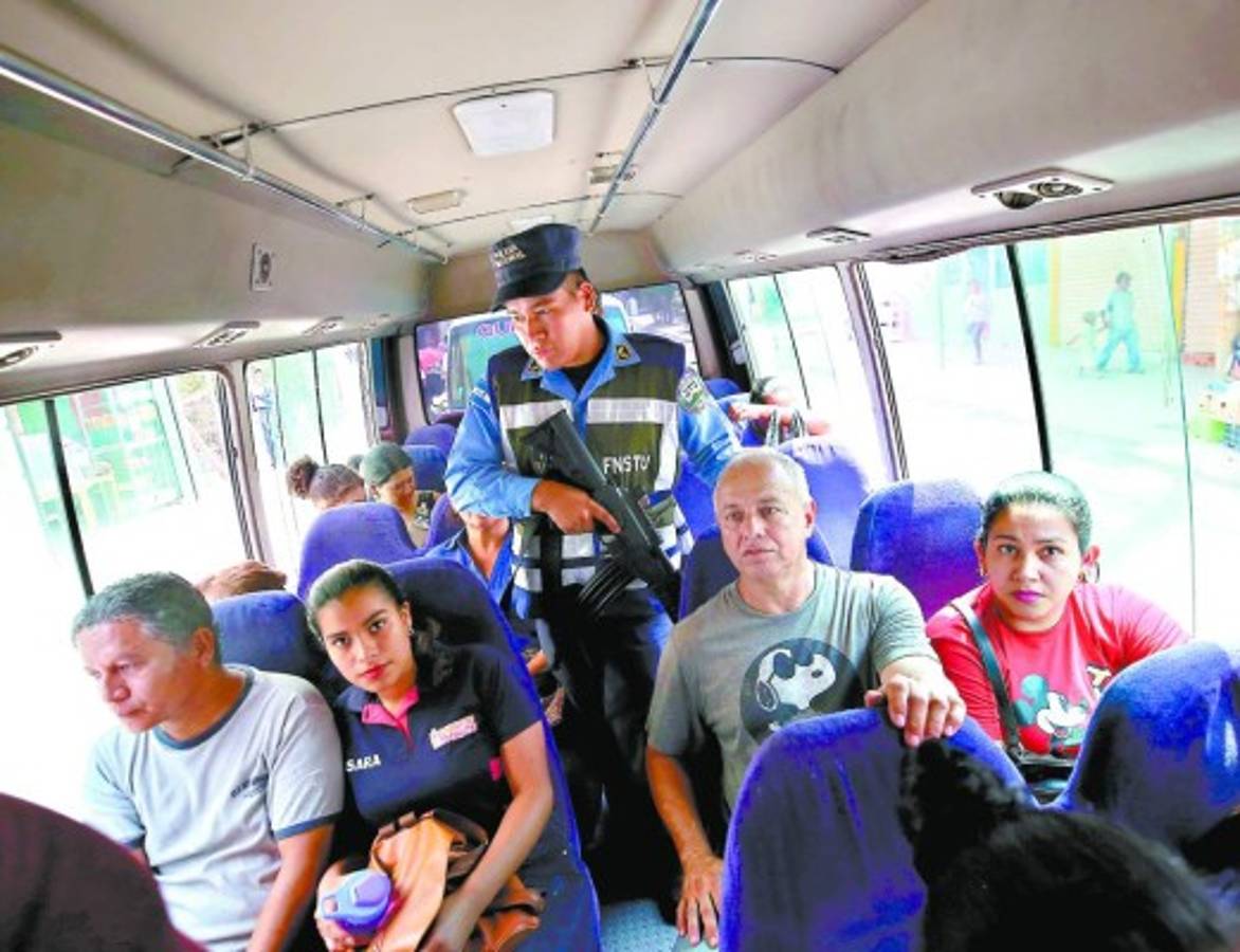 Ataques mortales obligan a la Fuerza Nacional de Seguridad del Transporte Urbano a salir a las calles