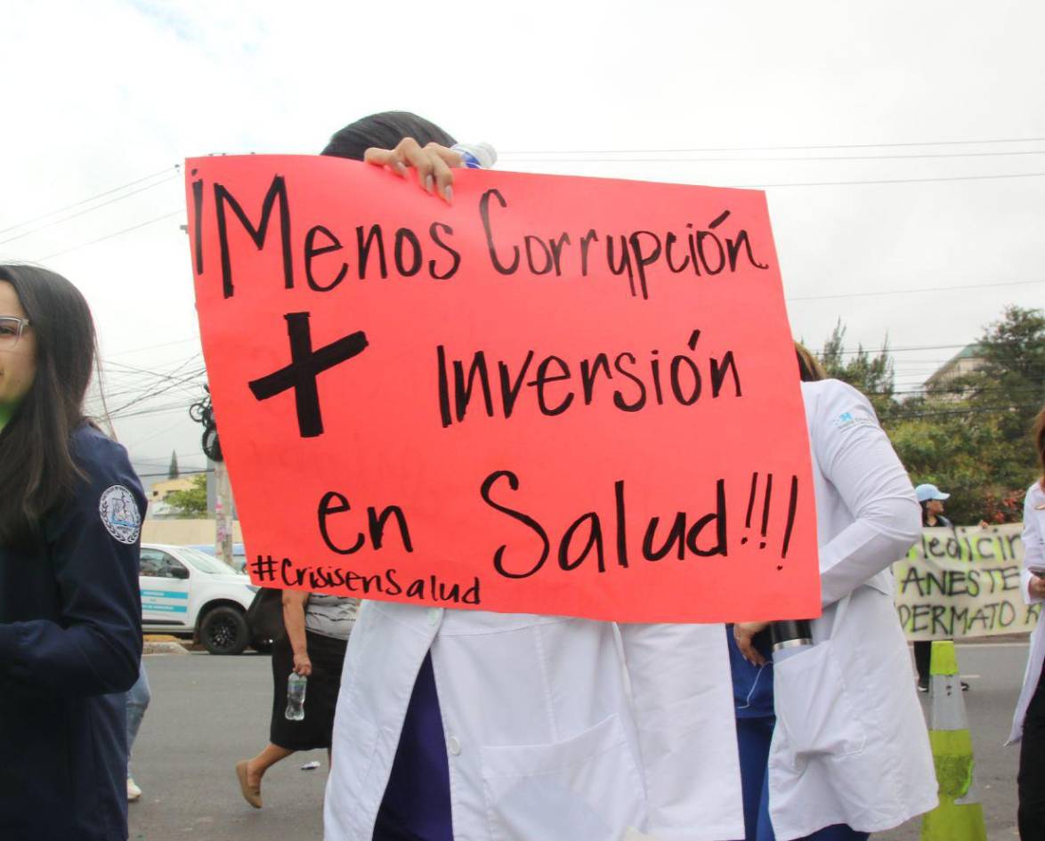 Médicos del Hospital Escuela exigen pago, tras vivir más de 70 días sin salario