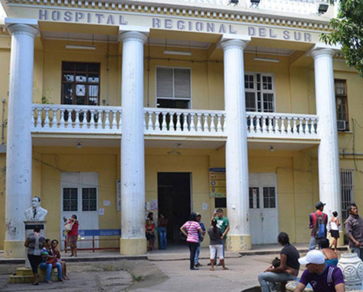 Una plaga de moscas invade el Hospital del Sur por falta de higiene