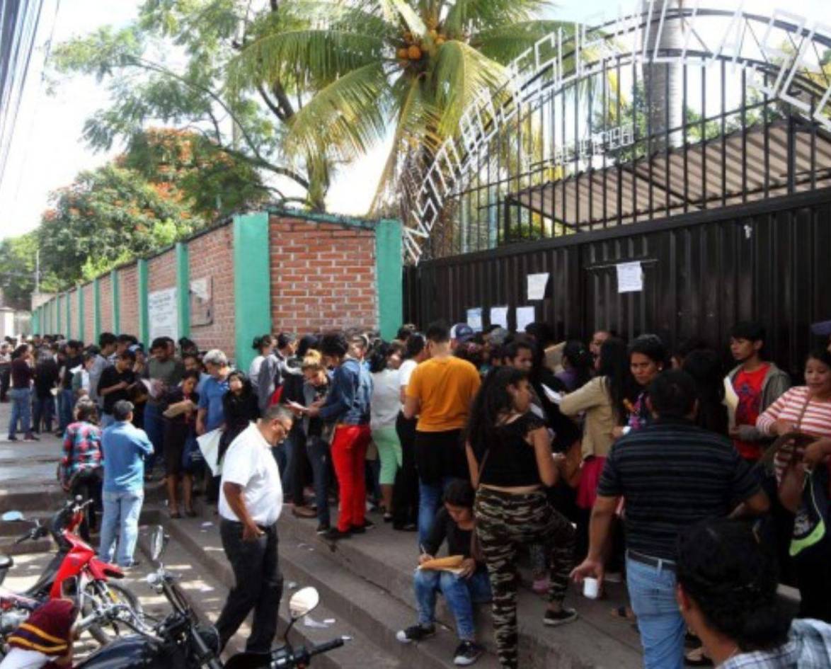 Educación prohíbe ingreso de padres de familia a las escuelas por seguridad