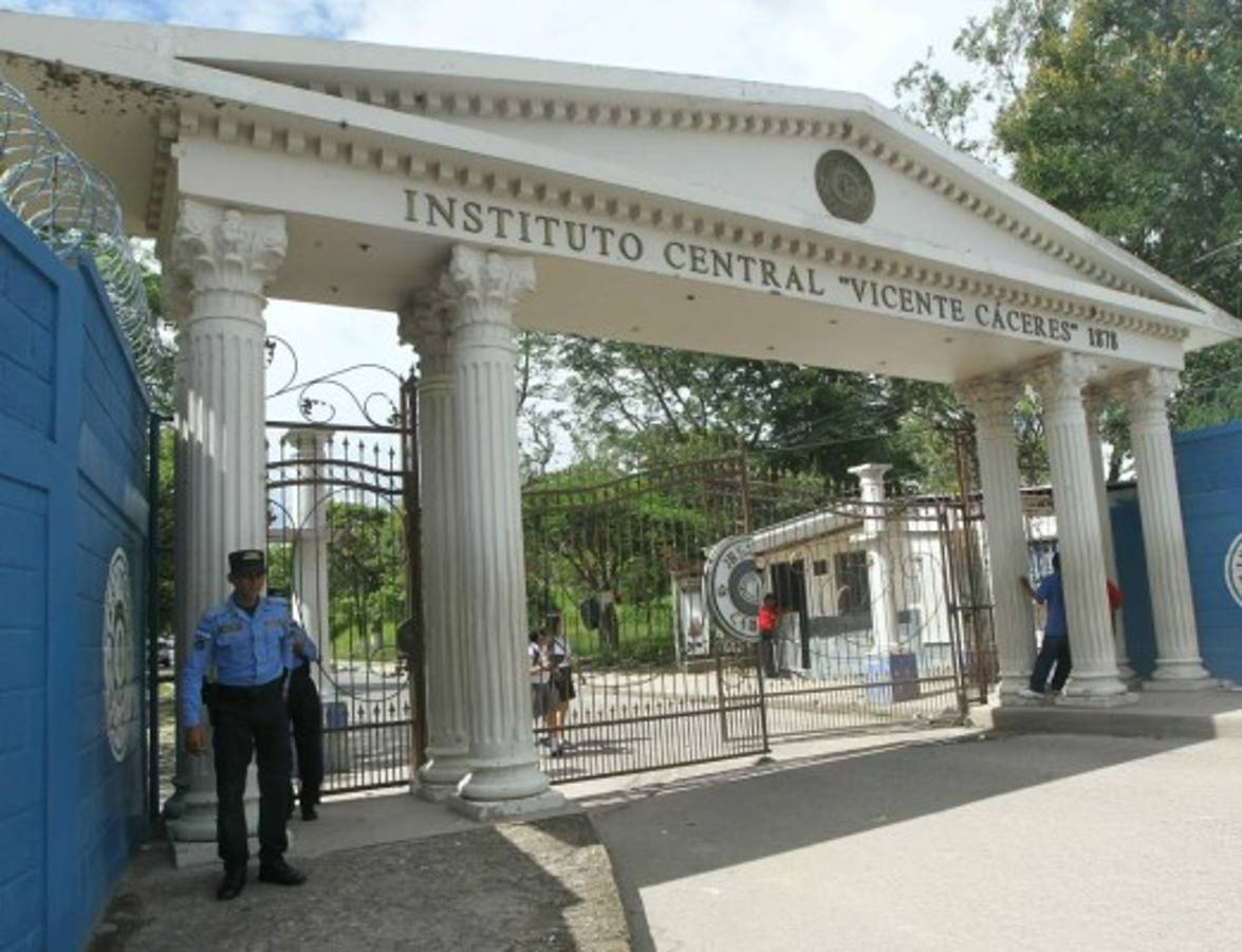 Temor se apodera de alumnos y docentes del Instituto Central Vicente Cáceres tras muerte de dos estudiantes