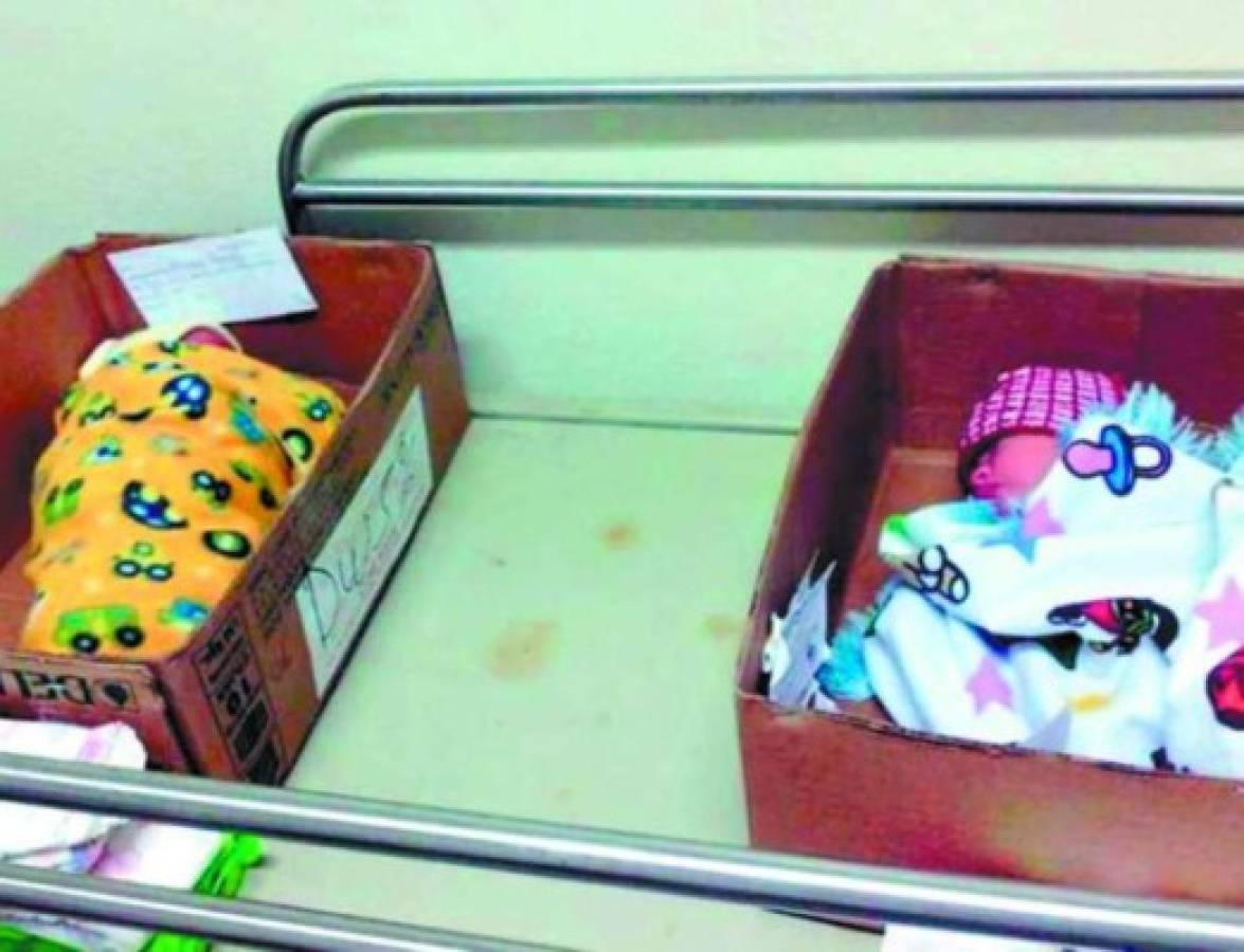 Advierten audiencias de descargo por colocar bebés en cajas de cartón