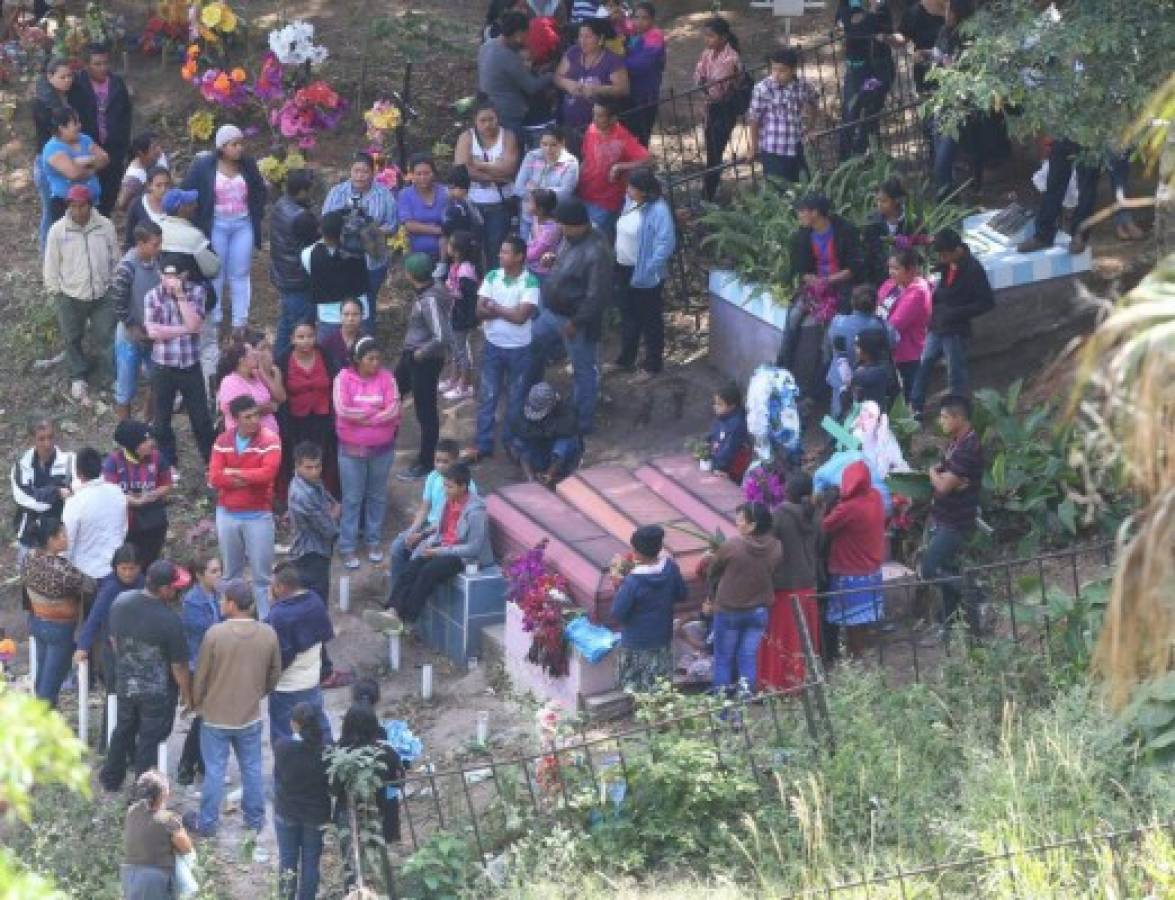 Con angustia, llanto y dolor son enterradas hermanas que murieron en masacre de El Hato