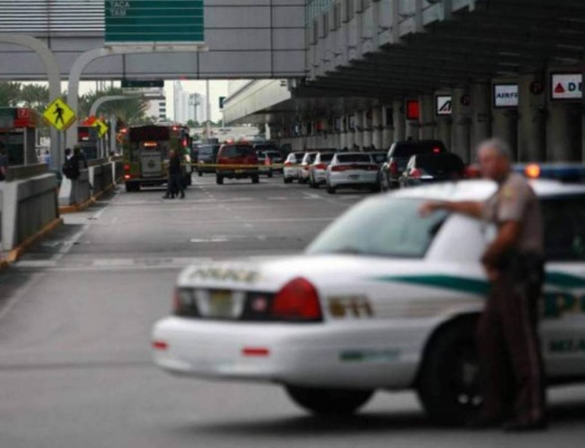 Levantan evacuación de aeropuerto de Niza tras amenaza de bomba