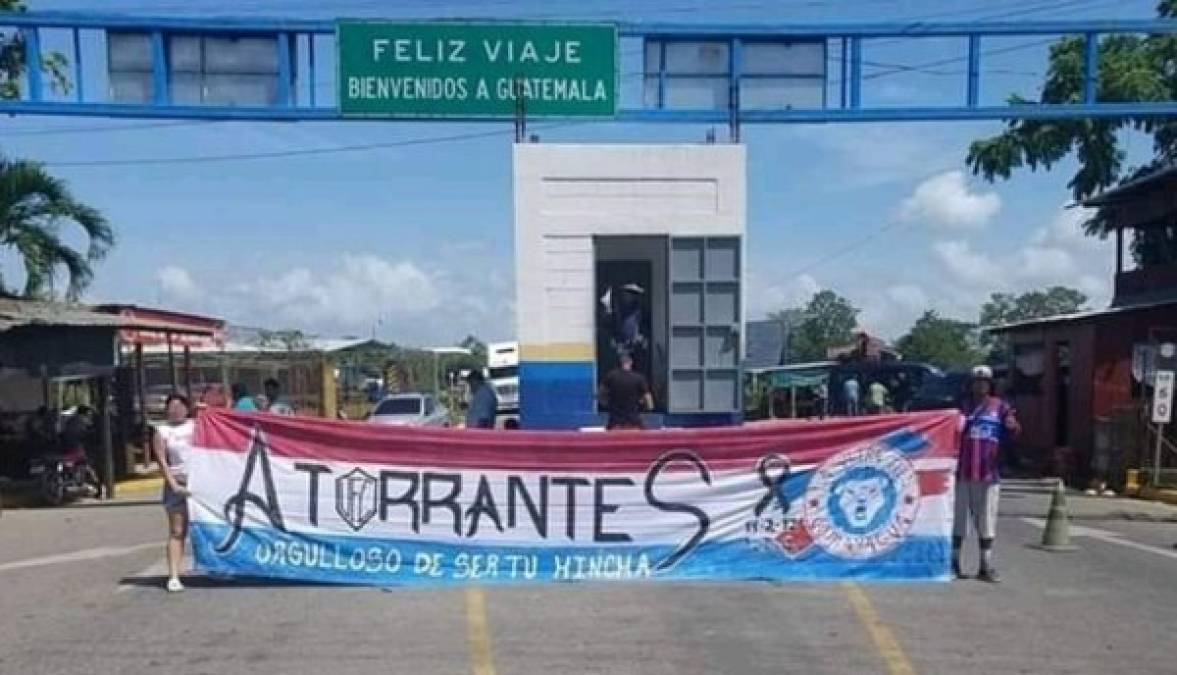 Ultra Fiel invadió Guatemala en el partido de Olimpia y Comunicaciones en Copa Premier