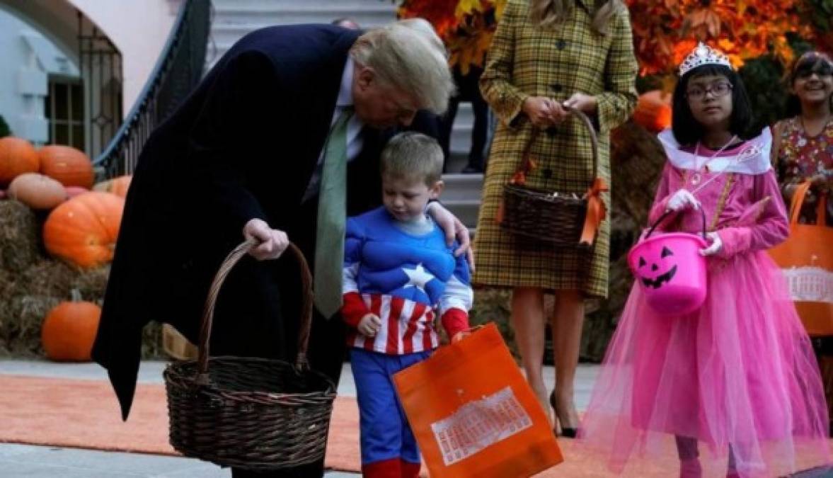 Halloween: Donald Trump y Melania repartieron dulces en la Casa Blanca