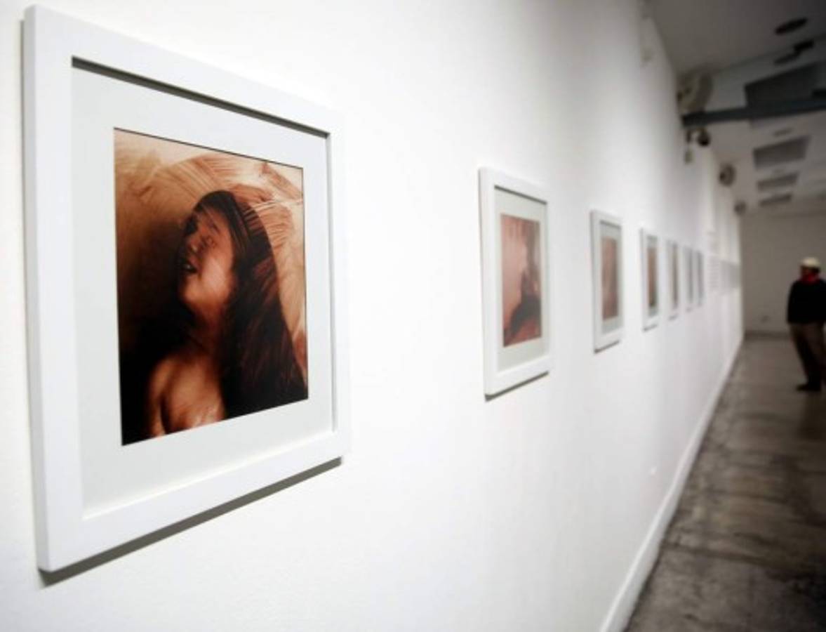 ¿Qué hay detrás del vidrio en la obra de Dilcia Cortés?