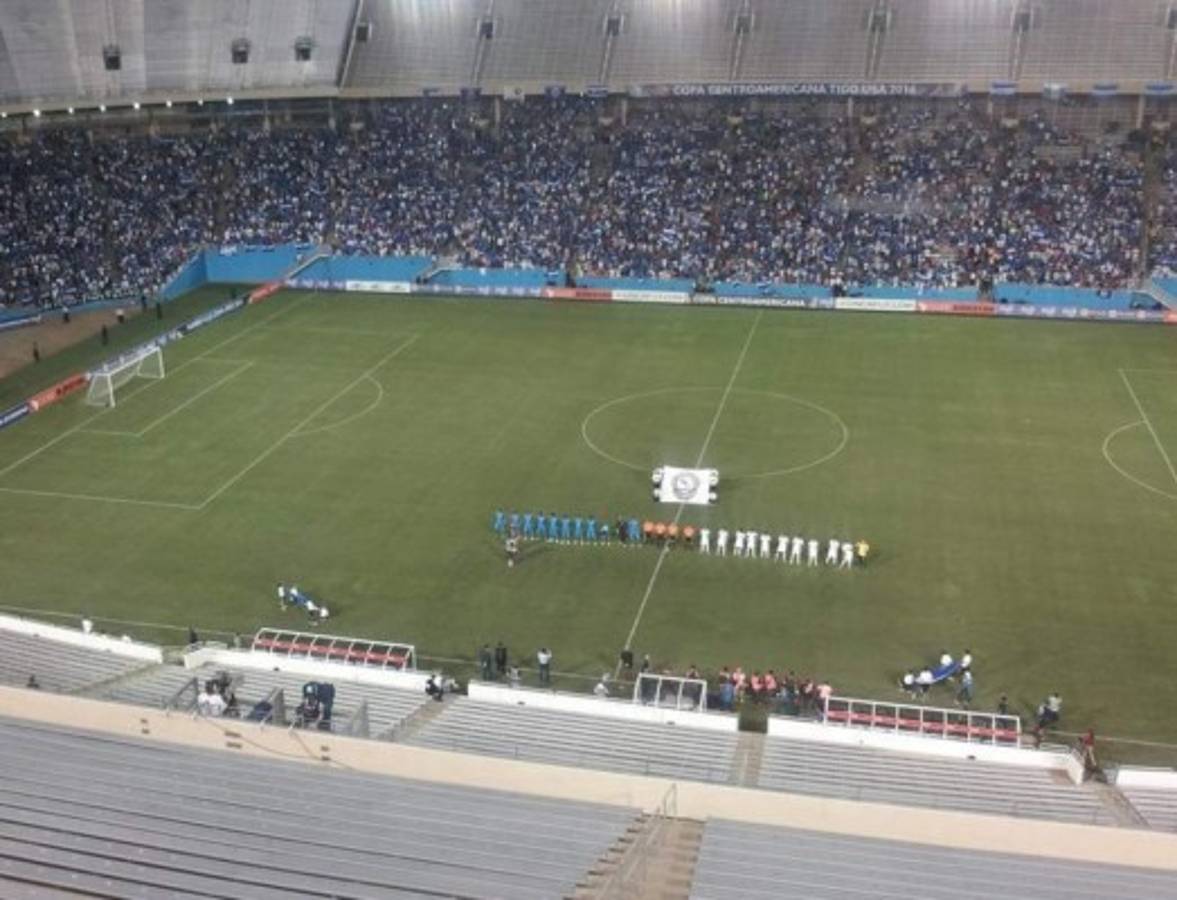 El Salvador le gana con justicia a una Honduras mediocre