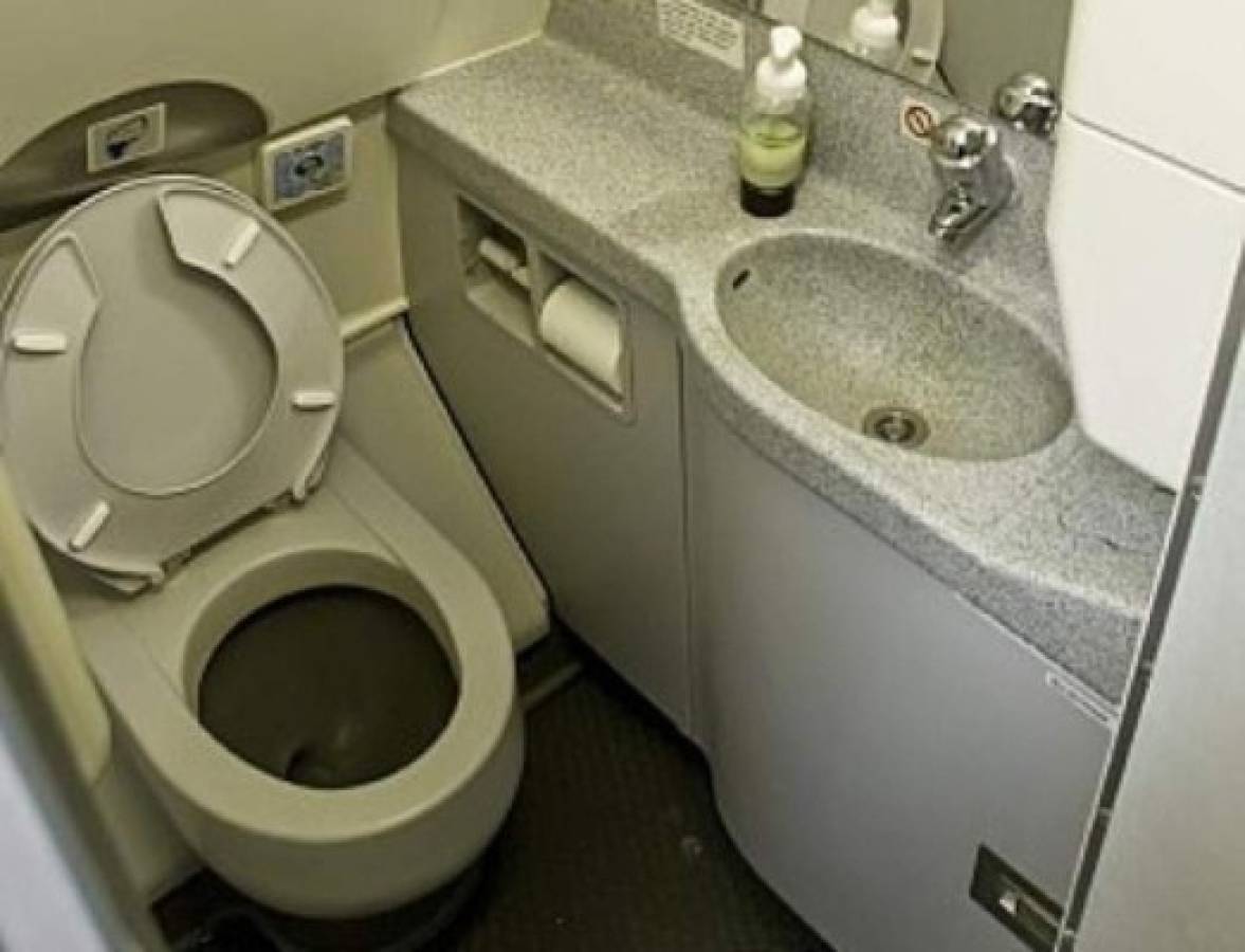 FOTOS: ¿A dónde se van los residuos de los baños de los aviones?