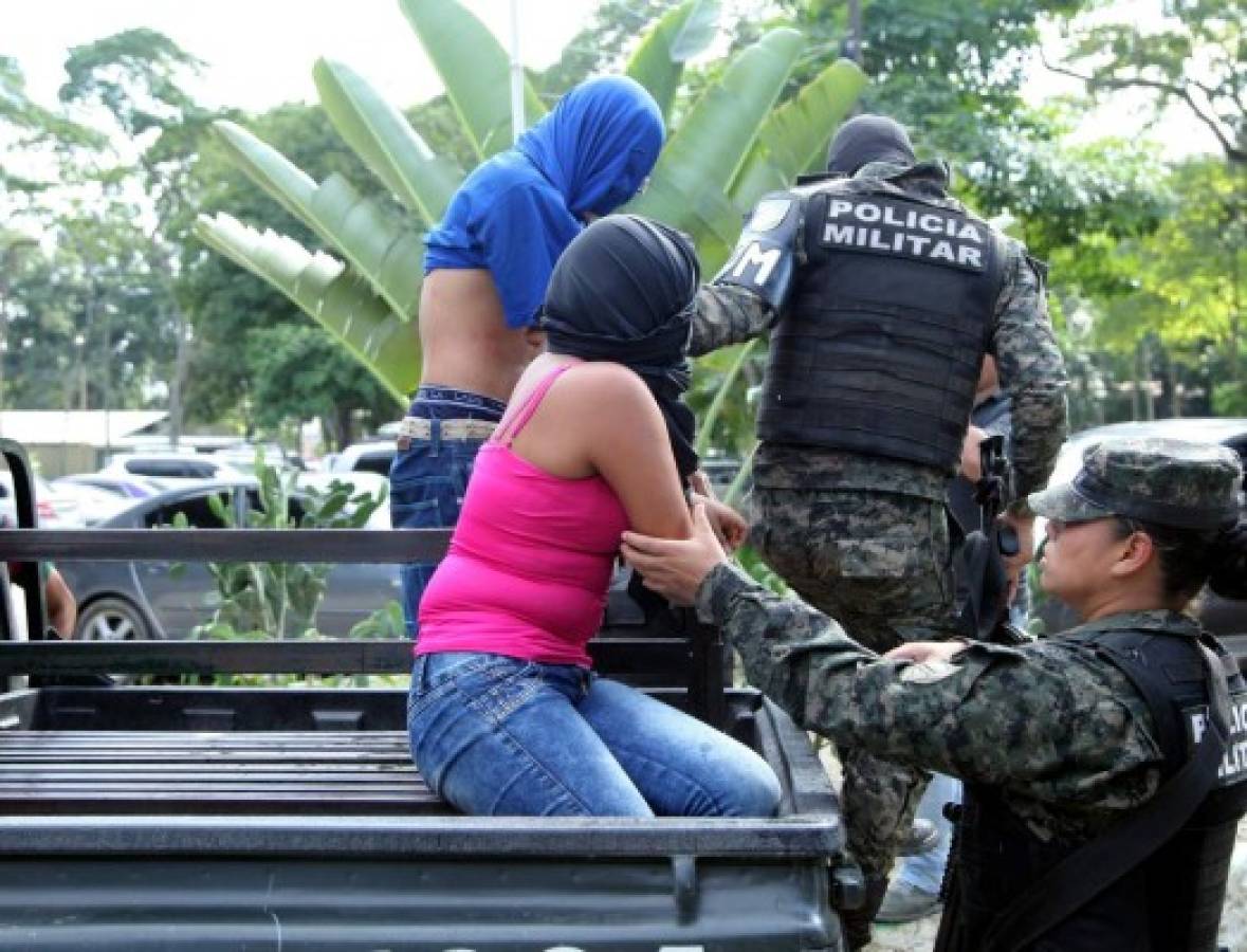 Cae pareja cuando estaba a punto de matar a joven en 'casa loca' en San Pedro Sula