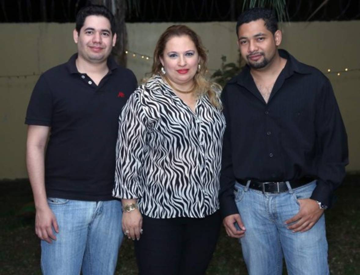 Sorpresivo agasajo en honor a Gloria Tinoco y Reyna Flores