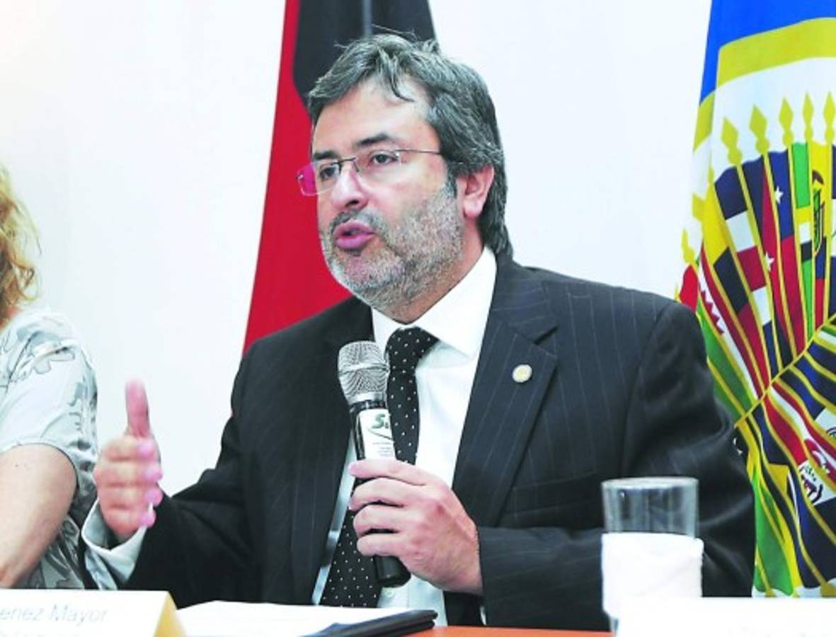 Maccih expondrá preocupación por reforma del Congreso Nacional en Washington