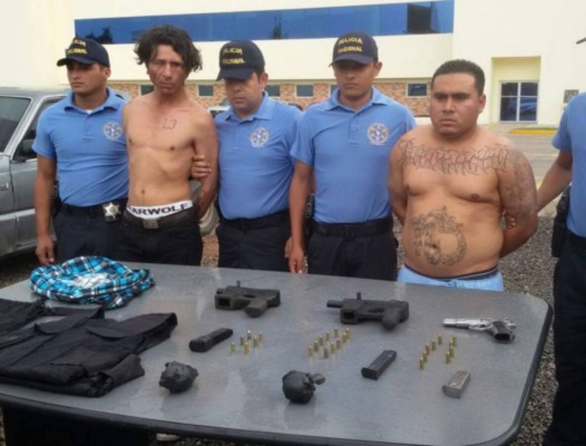 Capturan a mareros con Mini Uzis y granadas  