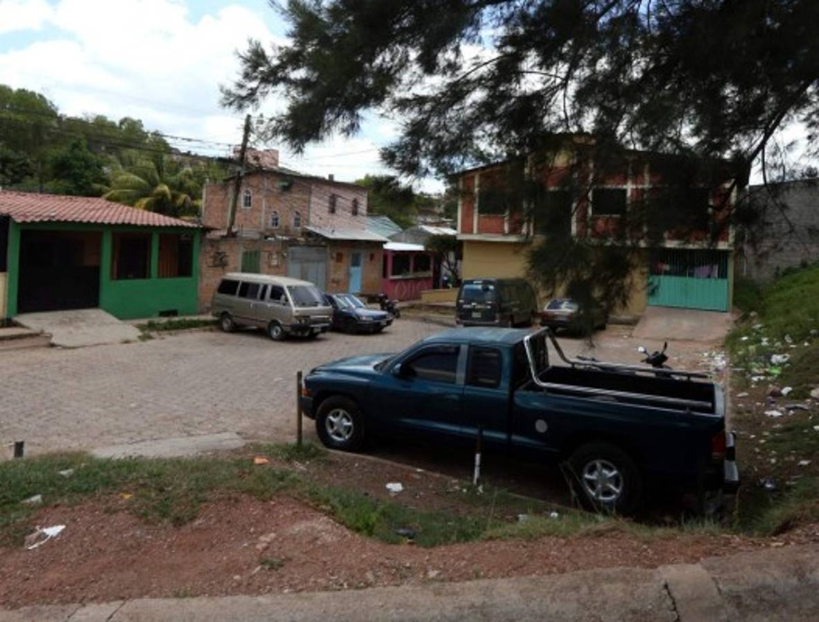 El 45% de las zonas residenciales de la capital carecen de parqueos