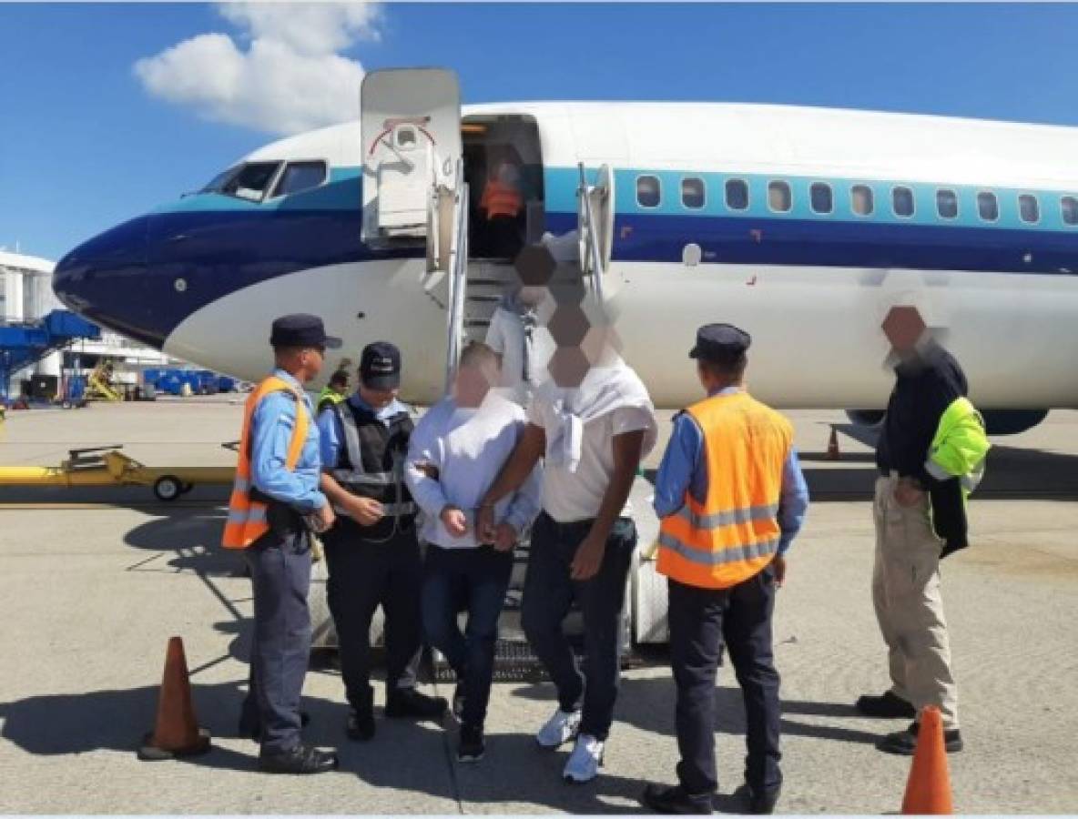 Tras bajarse de avión capturan a dos hondureños en aeropuerto sampedrano