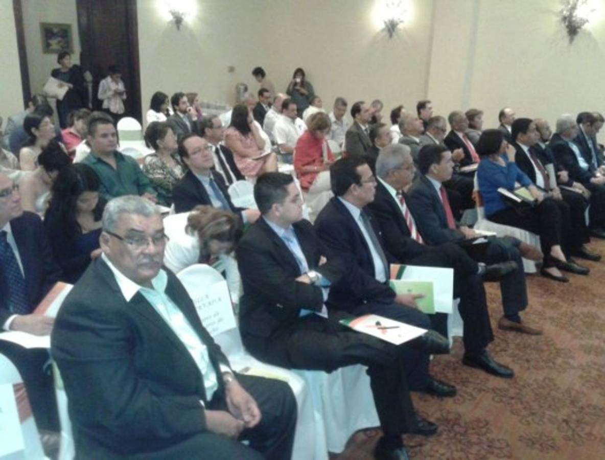 Junta Nominadora acude a foro Memoria Histórica