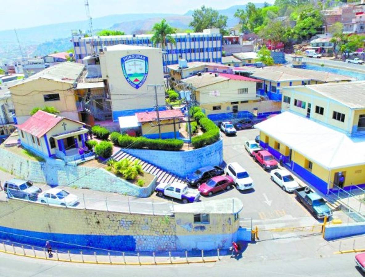 El sábado sale primera lista de policias destituidos en Honduras