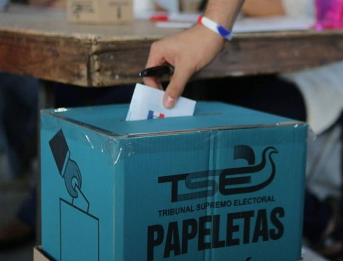 El Salvador: Elecciones transcurren sin incidentes