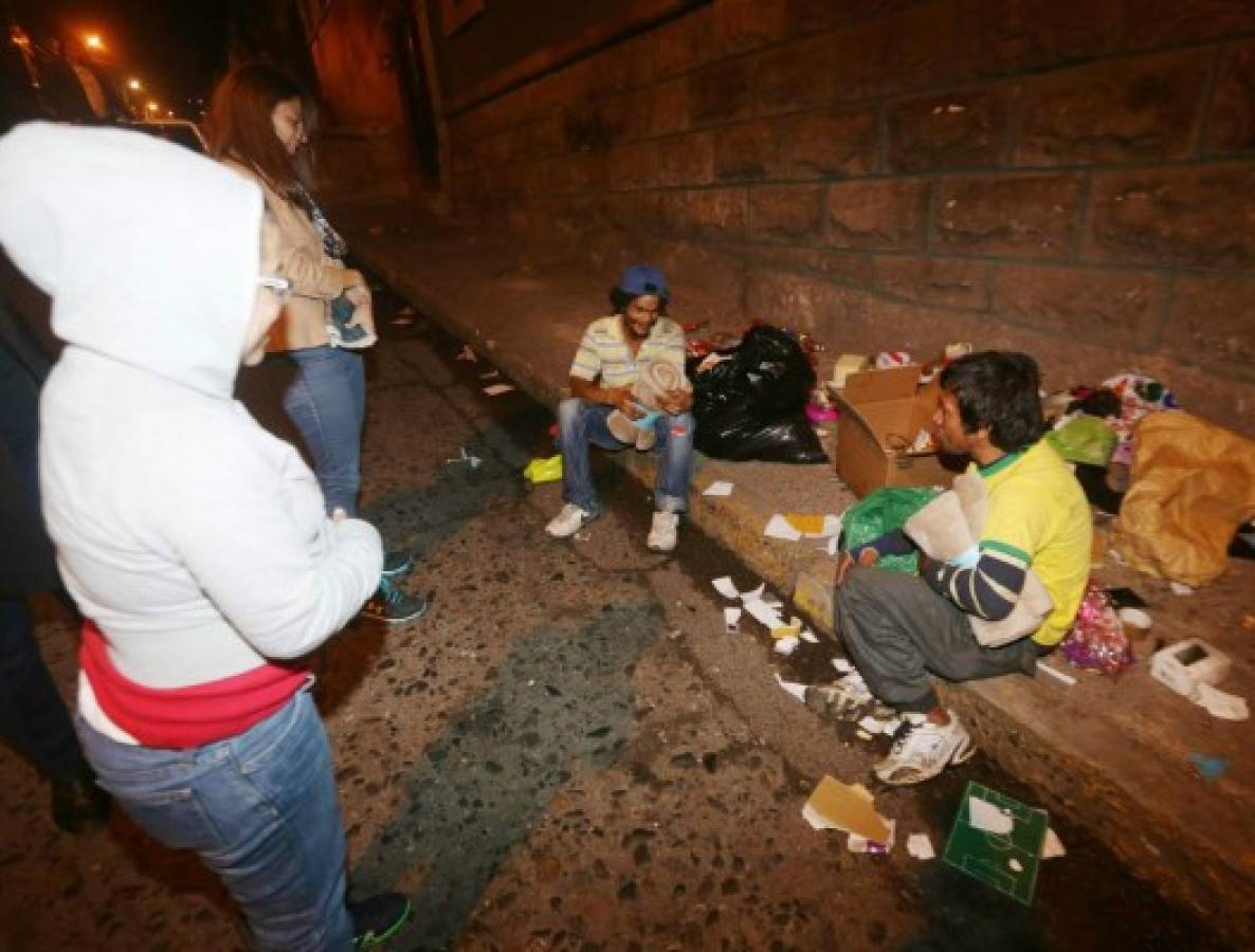 Honduras: Una caliente cobija despojó del frío a capitalinos que viven en la calle