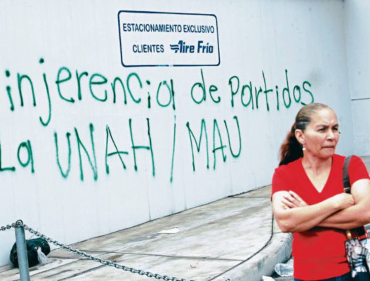 Manifestantes plagaron de grafiti la capital de Honduras