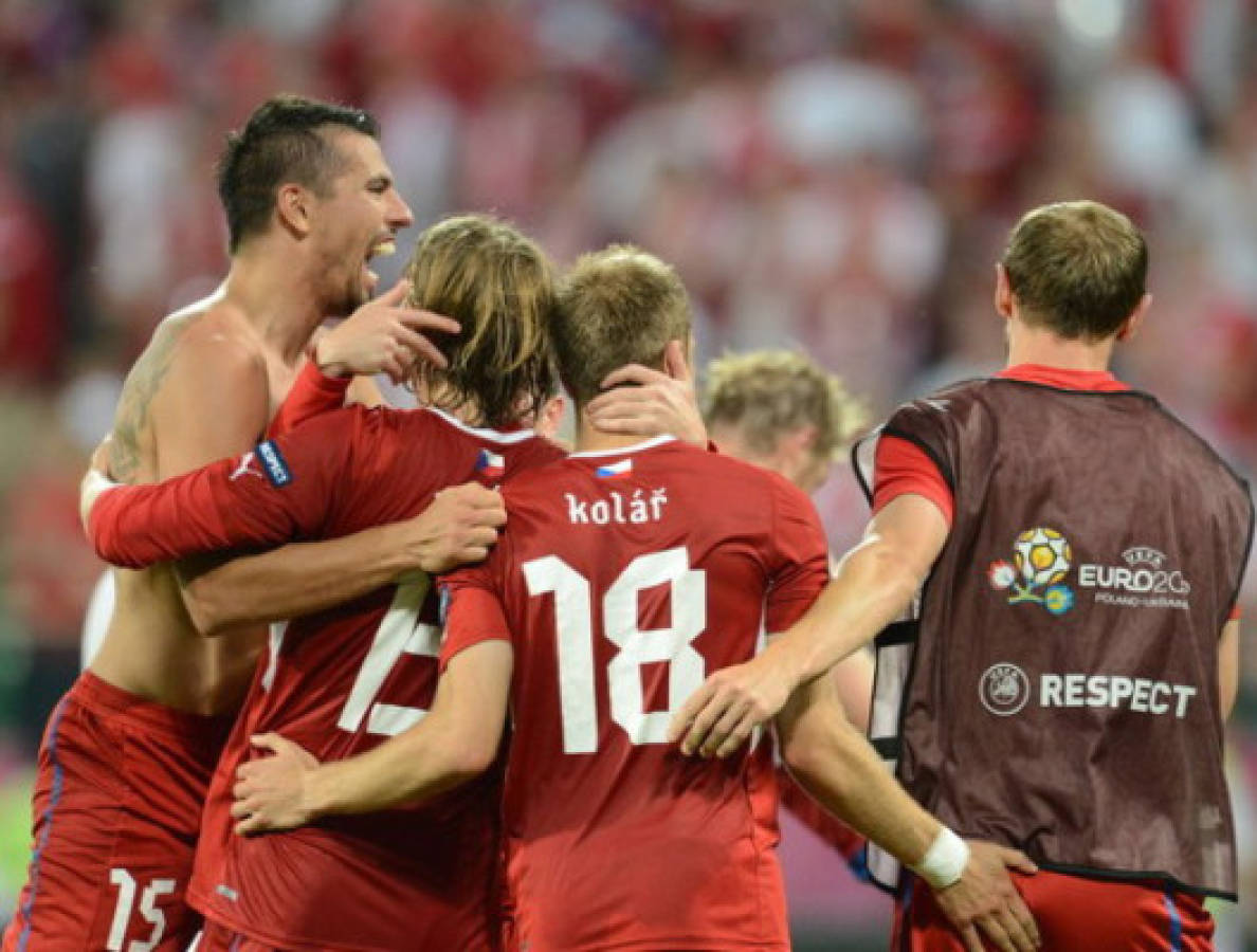 Polonia eliminada de 'su' Eurocopa, los checos a cuartos