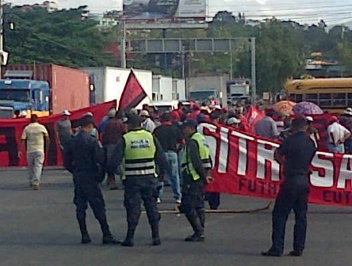 Tegucigalpa: Resistencia bloquea salida al sur