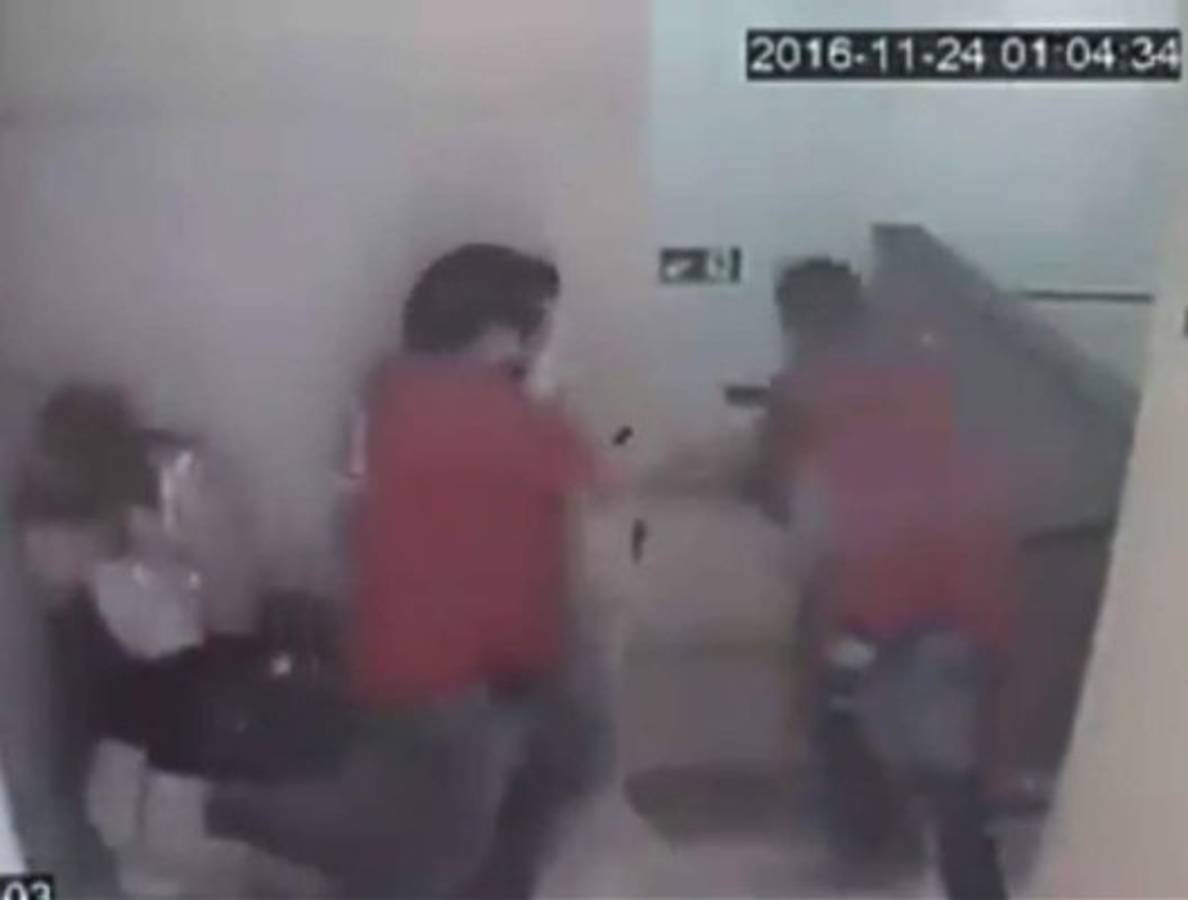 Video: Sin pensarlo dos veces 'justiciero' dispara contra dos presuntos delincuentes