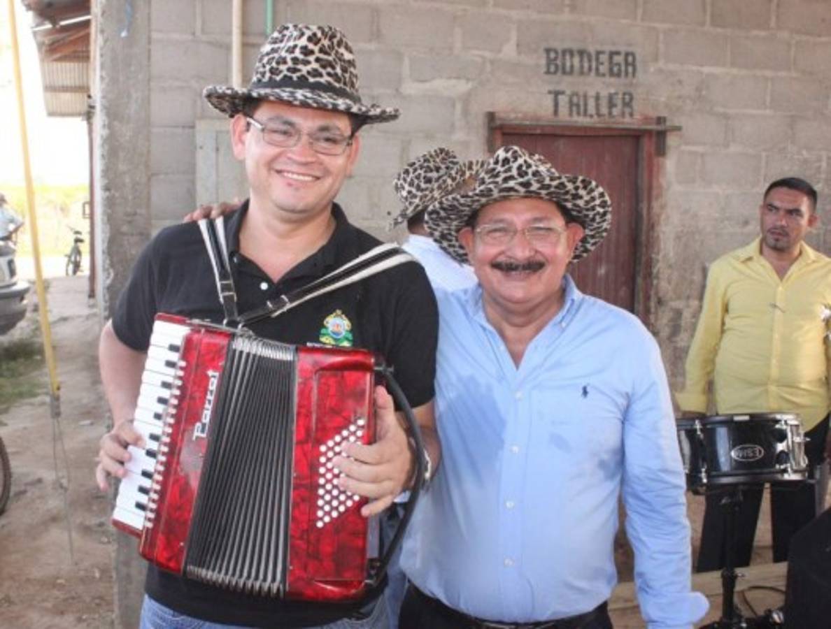 Marlon Escoto celebró cuatro años como ministro de Educación de Honduras