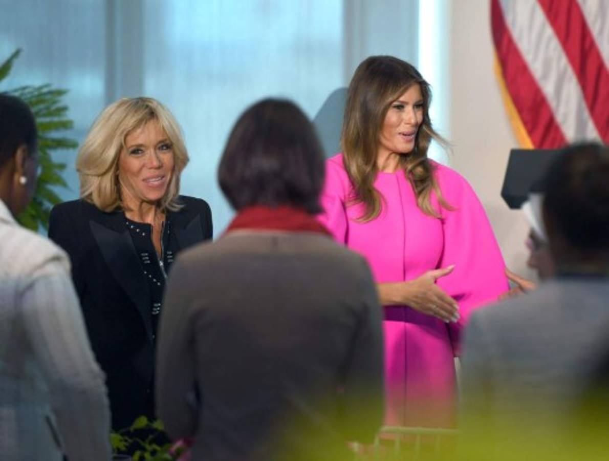 ONU: críticas a Melania Trump en redes sociales por vestido fucsia flúo de Delpozo