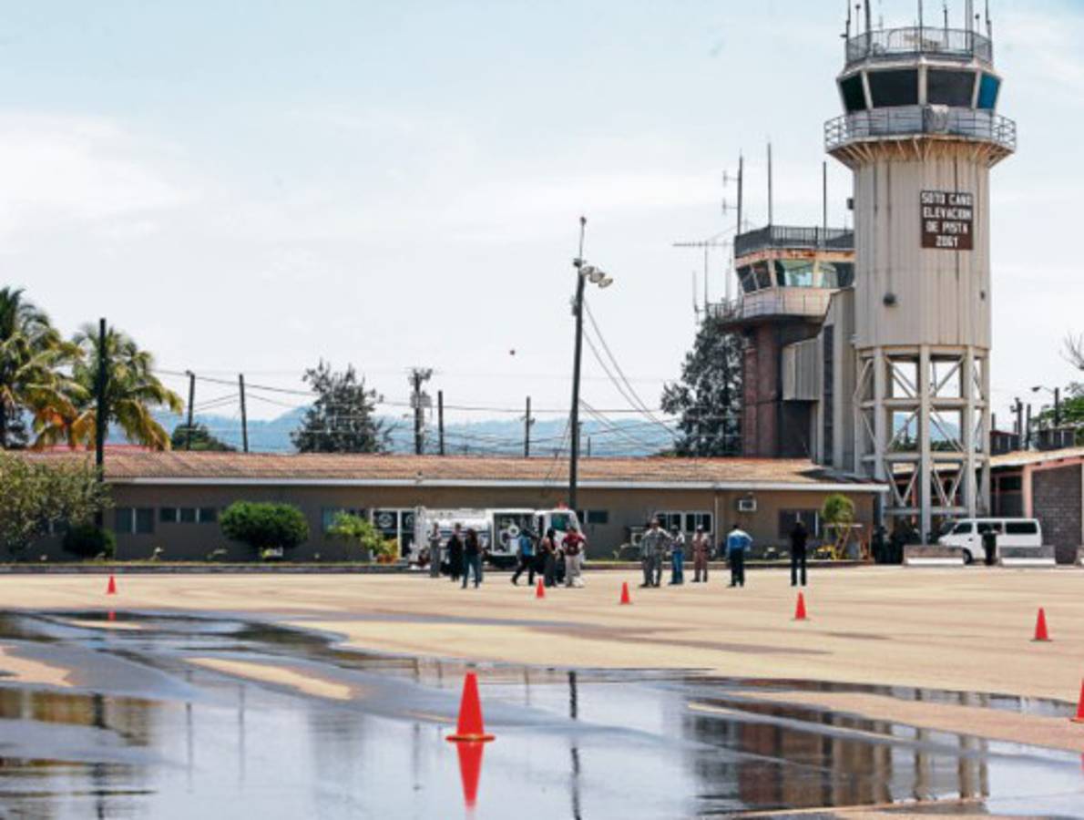 Rechazan aumento de tarifa aeroportuaria