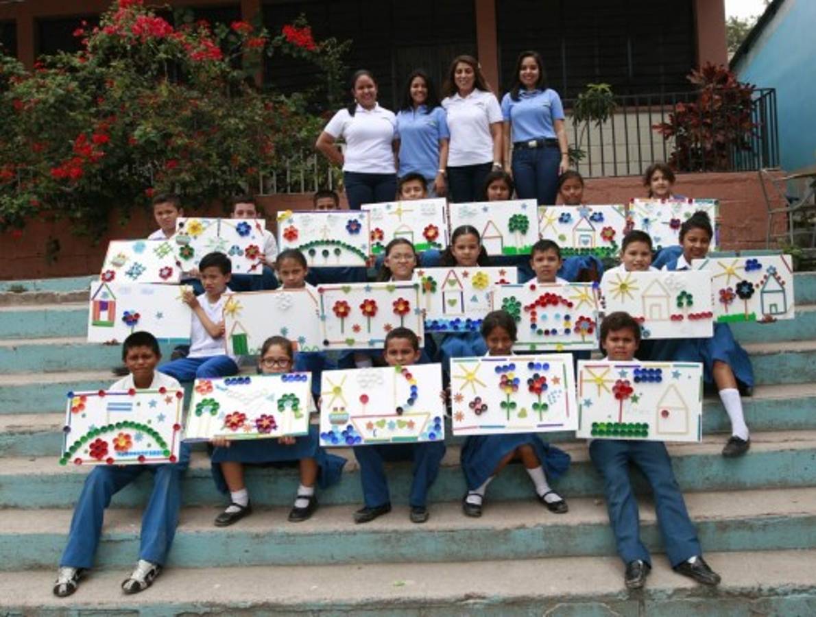 Ejecutivos de Cascadas Mall promueven el uso de materiales reciclados