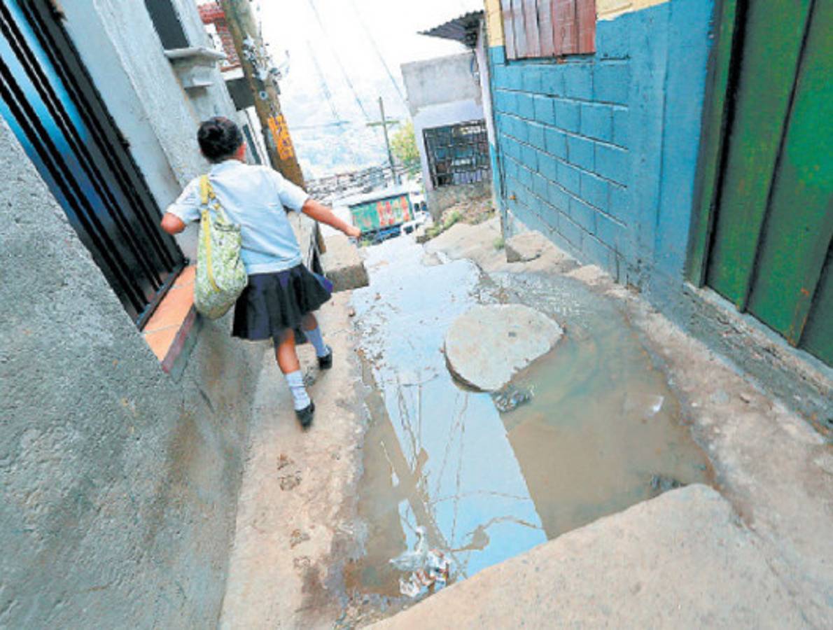 Ríos y quebradas son un vertedero de aguas negras en Tegucigalpa