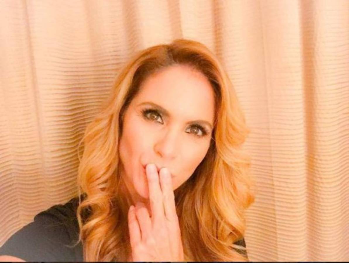 Lucero comparte foto de su abdomen de 'acero'